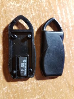 Audi 80 B4 avant 1.6 ADA - Nie da się odpalić, świecą awaryjne od alarmu oraz ni