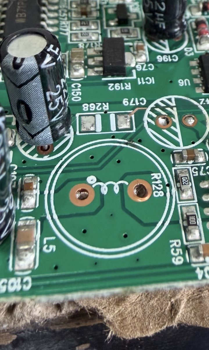 [Rozwiązano] Partybox po burzy - jaki element R128 na linii 12 V został ...