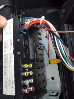 VW Golf 4 1.6SR - Radio Vordno HT-600BT resetuje ustawienia po wyjęciu kluczyka