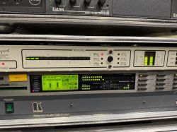Sprzęt audio rack: koder stereo z miernikami MPX i diodami poziomu oraz procesor z wyświetlaczem