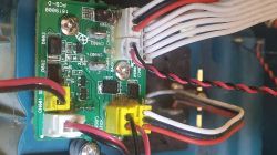 Makita radio budowlane – jakie napięcia na pinach połączenia góra-dół po naprawie?
