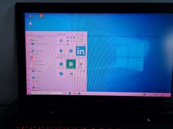 Ekran laptopa Lenovo Y50-70 z przekłamaniem kolorów i pozostałością po wcześniejszym obrazie.