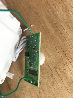 Lampka LED do toalety z czujnikiem ruchu - testy i przymusowa naprawa