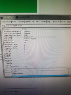 - Bardzo wysokie obroty wentylatora CPU - Bardzo wysokie obroty wentylatora CPU
