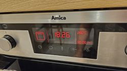 Wyświetlacz piekarnika Amica w trybie demo z godziną 18:26, temperaturą 280°C i czasem ustawionym na 00:00.
