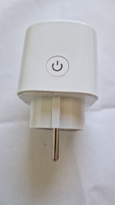Elivco Tuya EU 20A Smart Plug White Elivco Tuya EU 20A smart plug with power button.