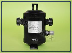 Czarny separator oleju z trzema króćcami i etykietą Oil Separator