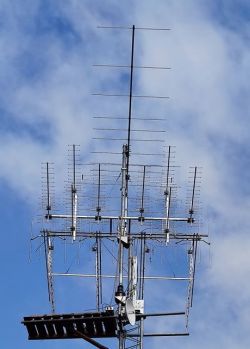 Wzmacniacz AMS 18dB do anteny UKF 3el - poprawa odbioru stacji 80km, zasilacz regulowany