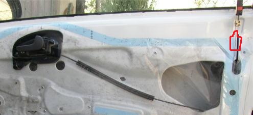 Corsa C 2002r, miejsce na siłownik centralnego zamka