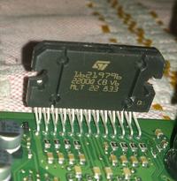 Delphi Grunding CD30 - Czy końcówka mocy to TDA 7561?