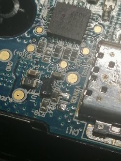 Samsung DeX Pad EE-M5100 zwarcie, grzejący się układ
