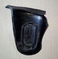 Z jakiego auta pochodzi ten plastik z zaślepką i logiem?