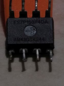 Widok scalaka z oznaczeniem ES7P150P4DA i AM43QTK244.