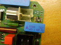 Uszkodzony moduł przetwornica 19FM0549 do lamp w Mercedesie.