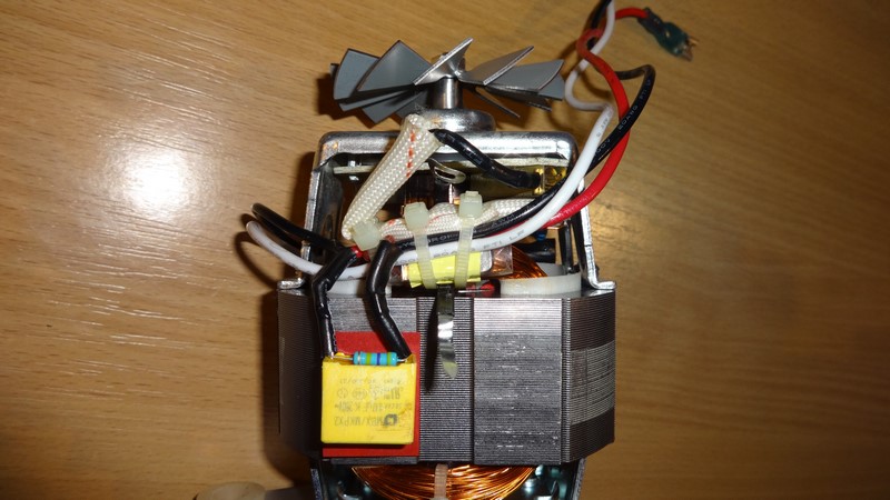 Sokowirówka Juicer nie pracuje silnik po przesileniu Sokowirówka Juicer nie pracuje silnik po przesileniu