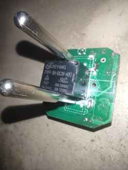 Zigbee Socket Relay on PCB JIEYING 3V relay mounted on a Zigbee socket PCB, with visible metal prongs.
