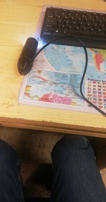 Klawiatura i mapa świata na biurku