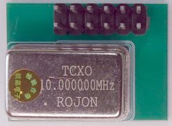 Generator TCXO 10 MHz na płytce drukowanej z złączem PIN.