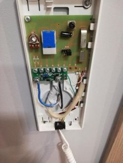 Domofon 6-cio a instalacji 2 żyłowa - jak podłączyć. Domofon 6-cio a instalacji 2 żyłowa - jak podłączyć.