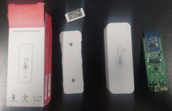 Temperature and Humidity Sensor with Electronic Module Temperature and humidity sensor with cardboard packaging, detachable panel, and electronic module.