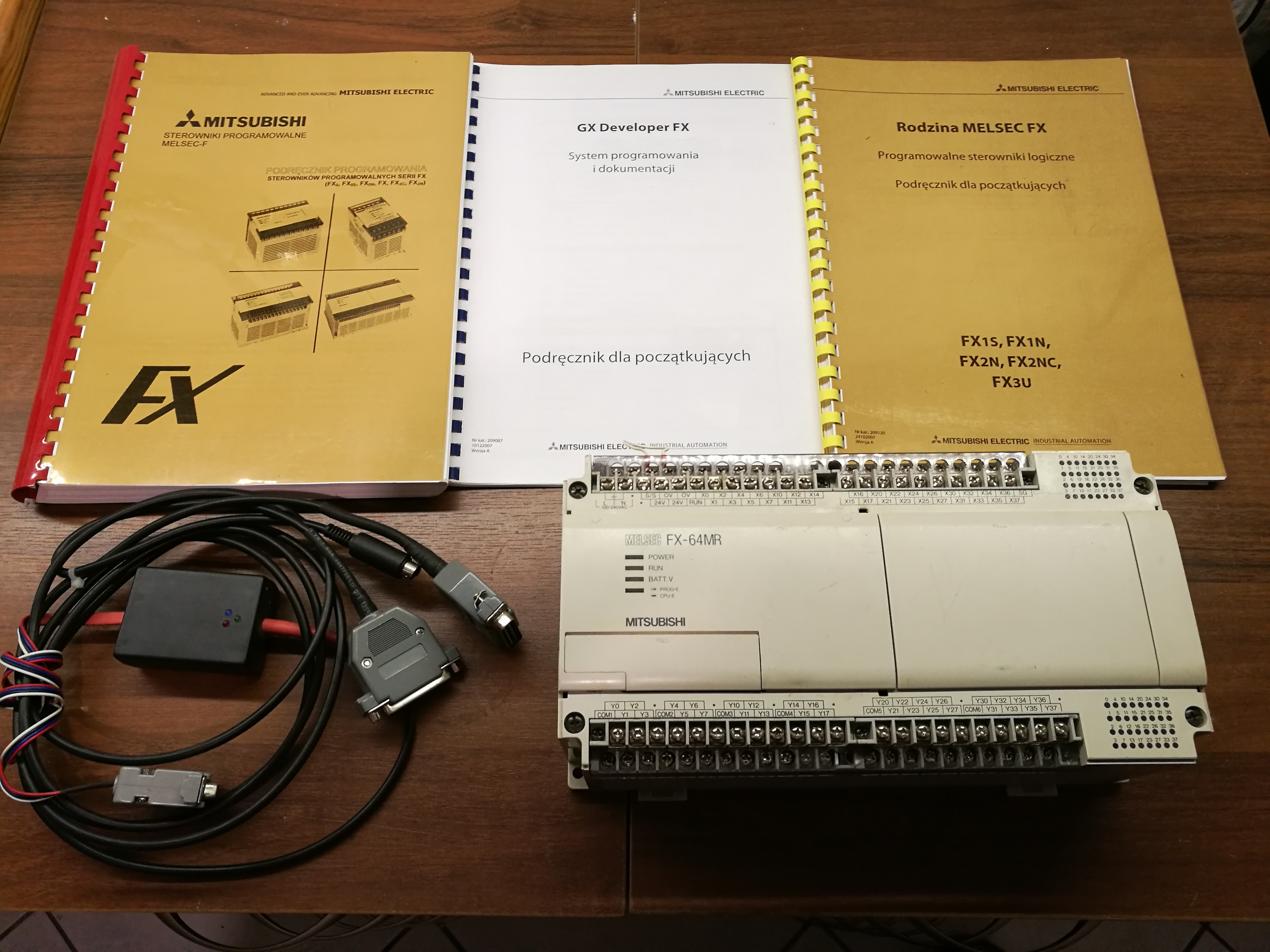[Sprzedam] Sterownik PLC FX64MR + kabel SC09 + książki