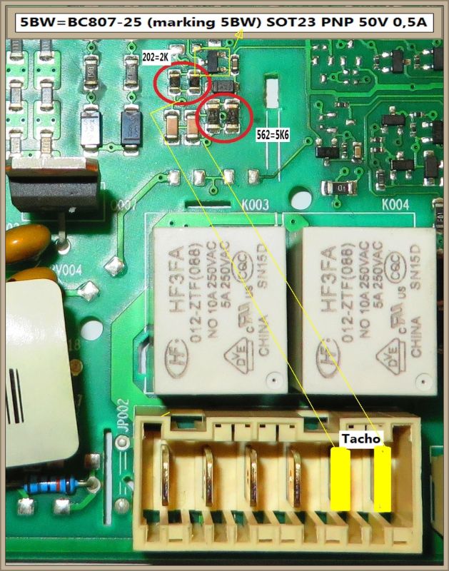 Zbliżenie na płytkę elektroniczną z elementami do wymiany.
