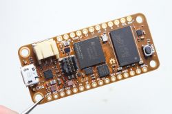 OrangeCrab - płytka prototypowa FPGA z EC5P zgodna z Feather