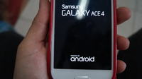 Samsung Galaxy Ace 4 - Zawiesza się na napisie Samsung Galaxy Ace 4