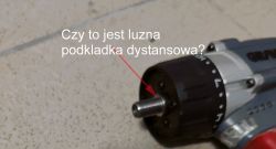 Wkrętarka z widocznym wrzecionem i pytaniem o podkładkę dystansową