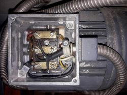 Jeden sterownik kilka silników trójfazowych, sterowanie tylko dwoma fazami