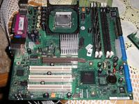 Płyta gł. Fujitsu-Siemens - uszkodzony element Płyta gł. Fujitsu-Siemens - uszkodzony element