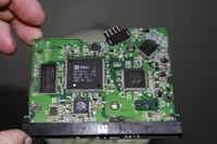 Jak naprawić uszkodzoną elektronikę dysku WD1200JD-00HBB0 po błędnym montażu?