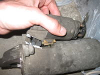 Fiesta 1.8D 99r. pęknięty rozrusznik.