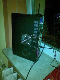 PC w nietypowej obudowie od magnetowidu