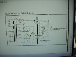 Schemat zasilania z wyborem napięć 110–240 V i gniazdem AC bez przełącznika