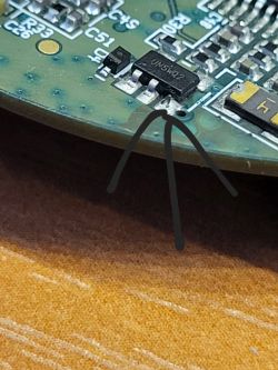 Poszukiwanie alternatywy dla tranzystora UN5WQ2