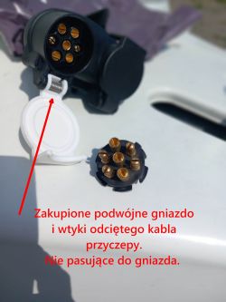 Odcięte i rozłączone kable w przyczepie kempingowej