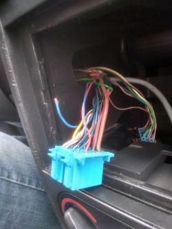 Jak podłączyć Blaupunkt tokyo 110 w Opel Corsa C, brak dźwięku?