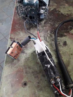 Szlifierka Bosch GWS 22-230 nie działa po wymianie modułu elektronicznego - sugestie?