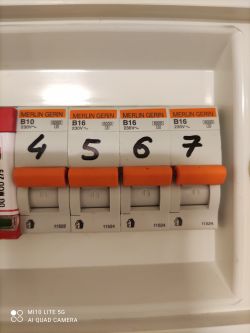 Bezpieczniki dla indukcji i piekarnika: dobór, układ i podłączenie przy 230V