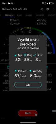 Zrzut ekranu aplikacji Network Cell Info Lite pokazujący wyniki testu prędkości internetu 5G.