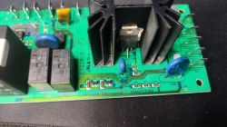 Płyta główna Procond Elettronica z oznaczeniem 3560033089 z uszkodzonym elementem PTC2.