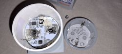 Inside a Smart Plug: View of the Electronic Circuit The image shows the interior of an opened smart plug, revealing the electronic circuit board.