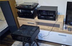 Pioneer A-717 MK2 – opóźnienie dźwięku po włączeniu PHONO EQ, czy to normalne?