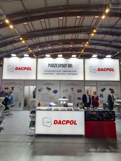 Stoisko DACPOL z podzespołami dla energetyki i elektroniki na targach ENERGETAB