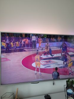 Różowe barwy prawie na całym ekranie tv PHILIPS 58PUS8535