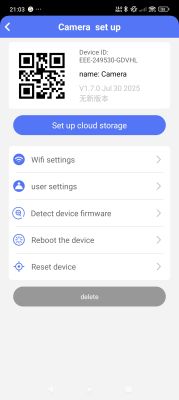 Camera setup screen with QR code and options for Wi-Fi, user, and device settings