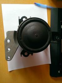 Identyfikacja poduszki silnika z numerami RJ0540-04 i RT-46F8-02E1-6