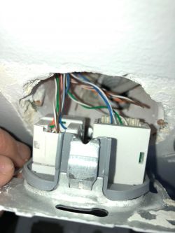Internet w mieszkaniu UPC - brak internetu w gniazdach ethernet w pokojach, internet jest tylko w 1