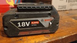 Bateria 18V Bosch 4Ah - 5INR18 ładuje na ładiwarce, nie wyświetla stanu diod. Bateria 18V Bosch 4Ah - 5INR18 ładuje na ładiwarce, nie wyświetla stanu diod.